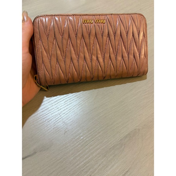 Miu Miu Pink Matelasse Leather Zip Around Wallet - Picture 5 of 16